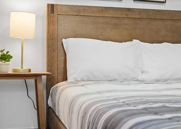 Shadyside 3b Modern And Cozy Private Bedroom With Shared Bathroom Homestay Pittsburgh